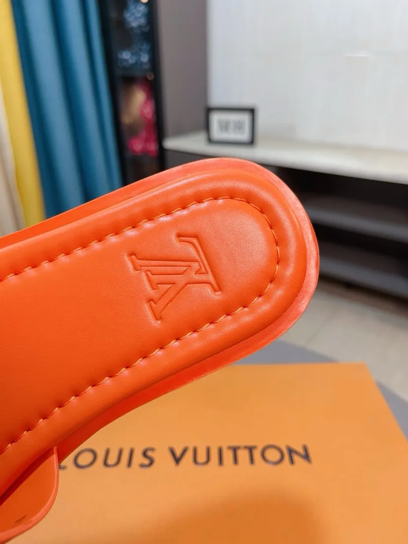 Men's shoes 💰300🌸🌸LV Ordinary men's spring and summer slippers, uppers imported from Italy, cowhide fabric, logo graphics, high-quality craftsmanship, soles: original soles specially provided by the original factory, exclusive movable molded soles super comfortable, original factory single goods, 🔍🔍high quality, you can enter and exit the counter at will, welcome to compare, size 38-45